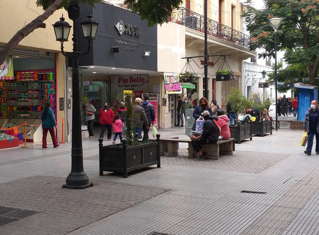 El dilema de la góndola en el NOA: la inflación perfora el 2% pero la recesión congela el comercio local